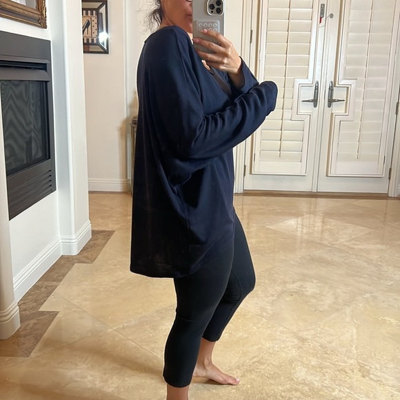 💕Cute top💕 - Picture 4 of 4